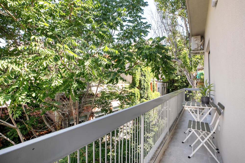 Artsi - 3BR Apt w Balcony in Athens
