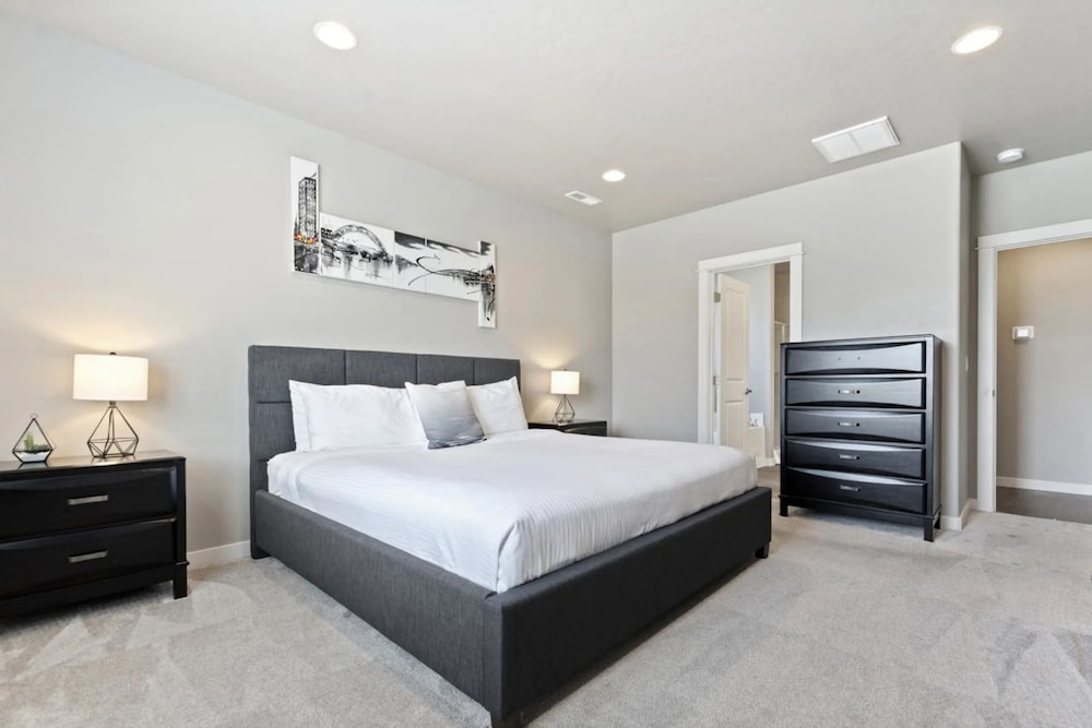 Relaxing Stay Pet Friendly King Near the Lake