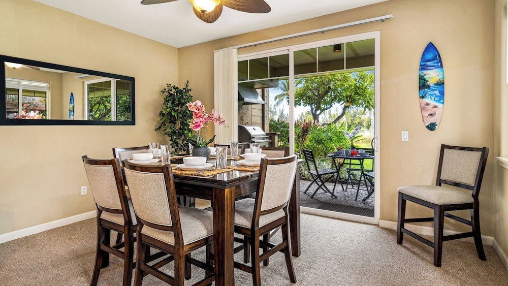 Spacious Ground Floor End Unit - Walk to Beach & Shopping - Vrkcv