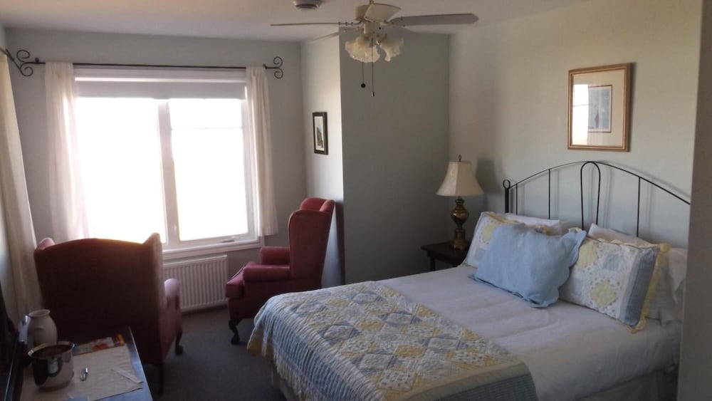 Johnson Shore Inn
