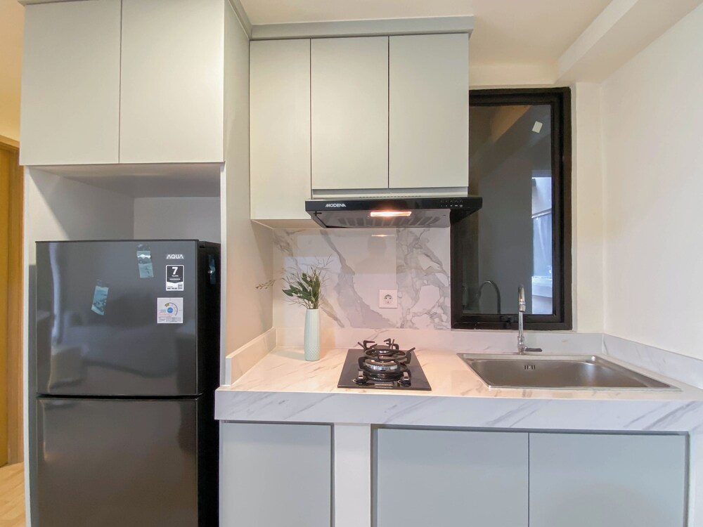 Modern Look And Restful 3Br At Meikarta Apartment