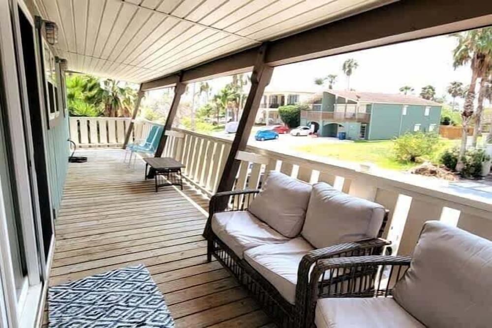 Madre Azul Bay House 3 Bedroom Home