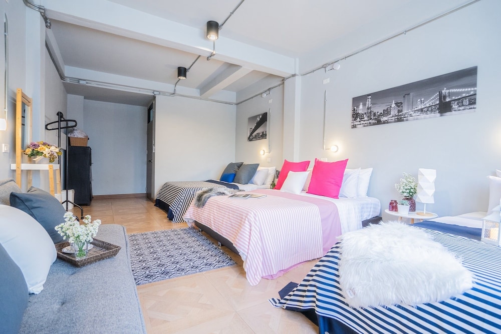 Warm Hostel