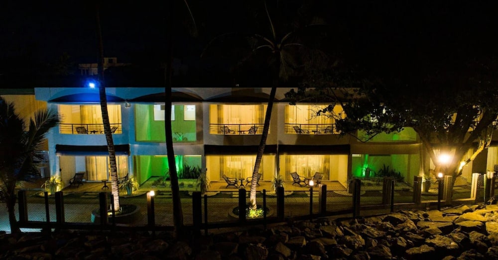 Manara Beach Resort