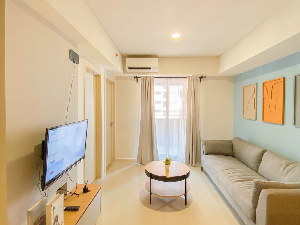 Spacious And Cozy 2Br With Extra Room At Meikarta Apartment