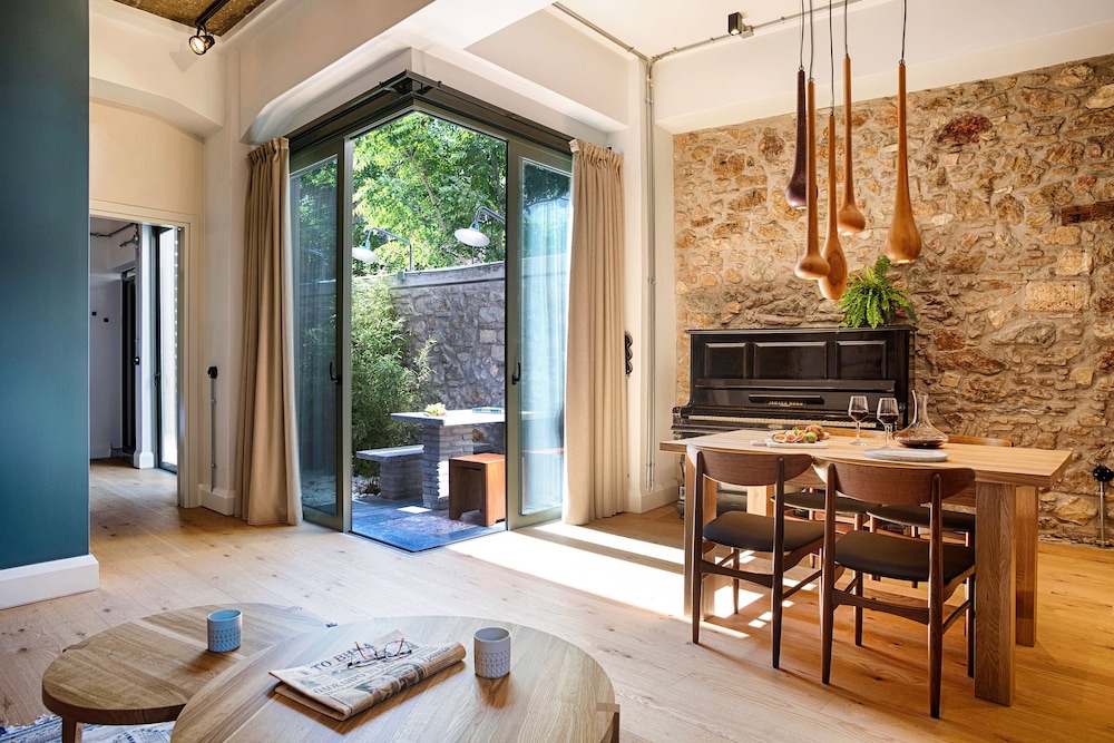 The Foundry Suites