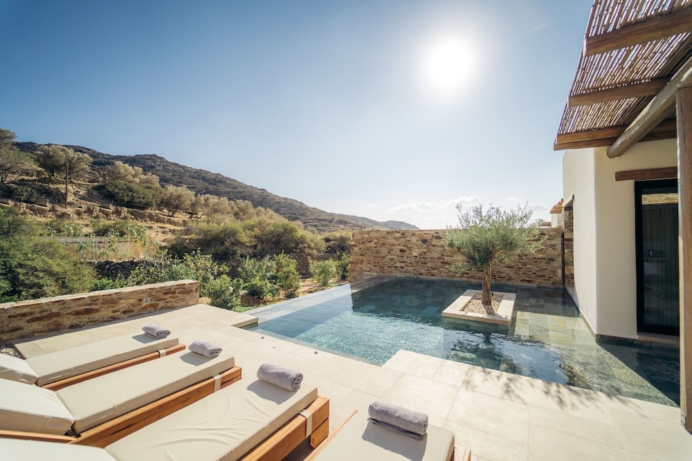 Ios Vacations - Hide Out Villas - Property Image 9