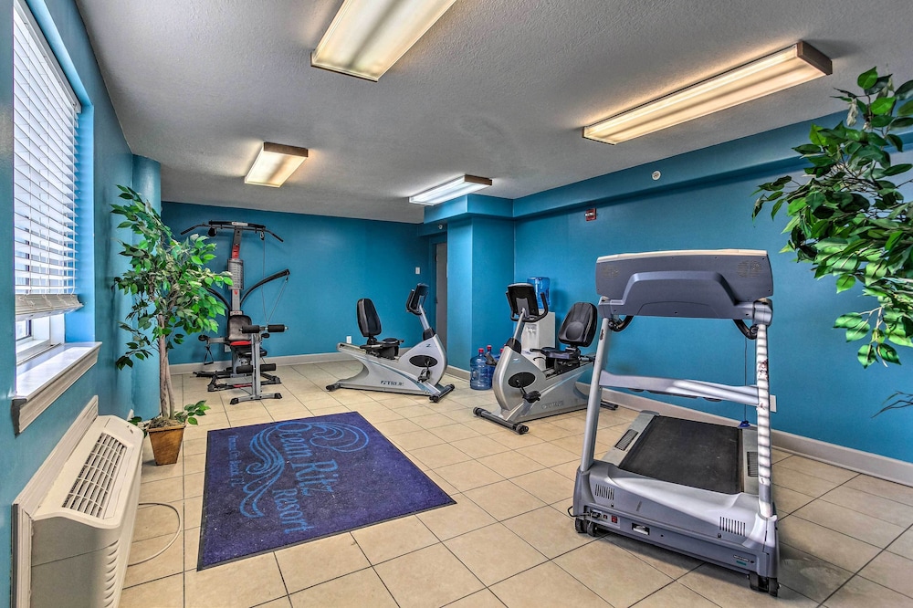 Beachfront Condo w/ Resort Amenities & Ocean Views