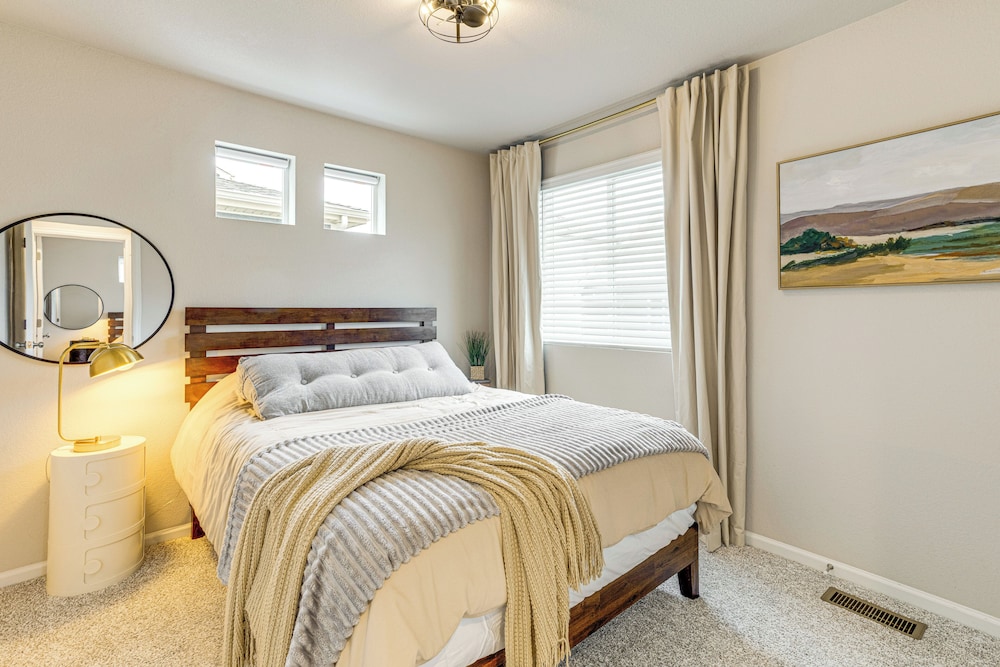 13 Mi to Dtwn Denver: Spacious Home w/ Balcony!