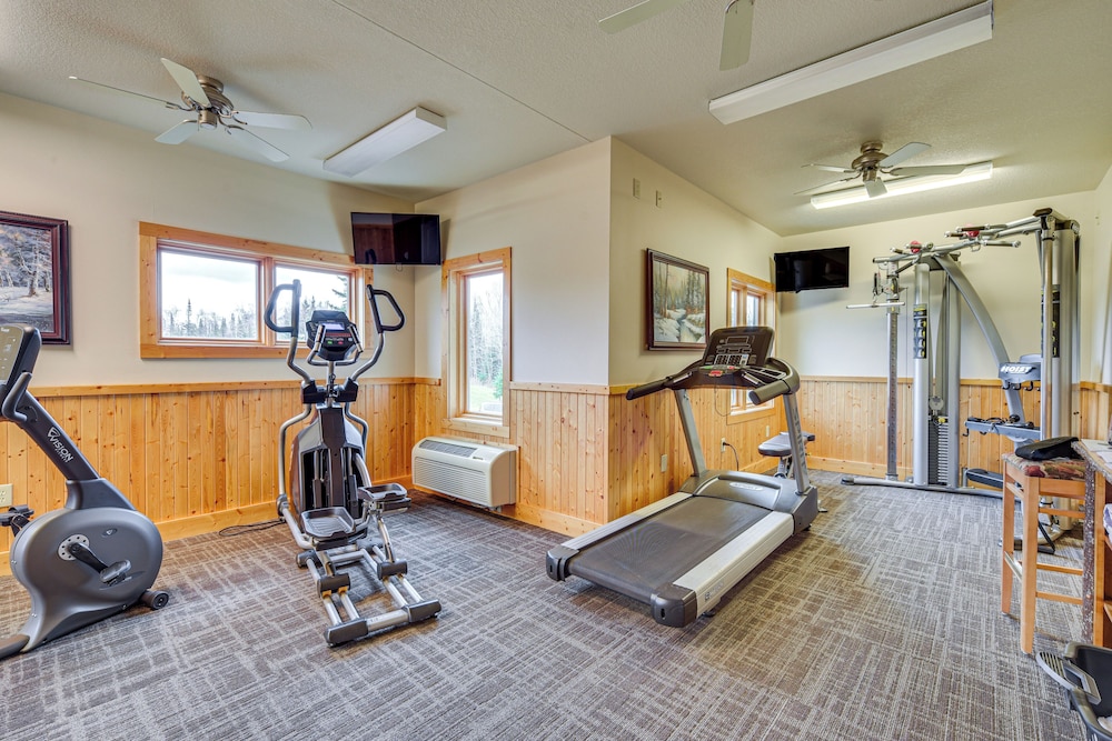 Pool & Lake Access: Northern Lakes Retreat!