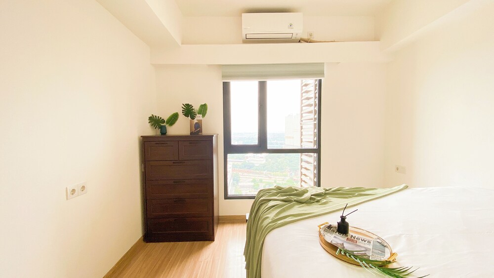 Luxury 2Br With Working Room At Sky House Bsd Apartment