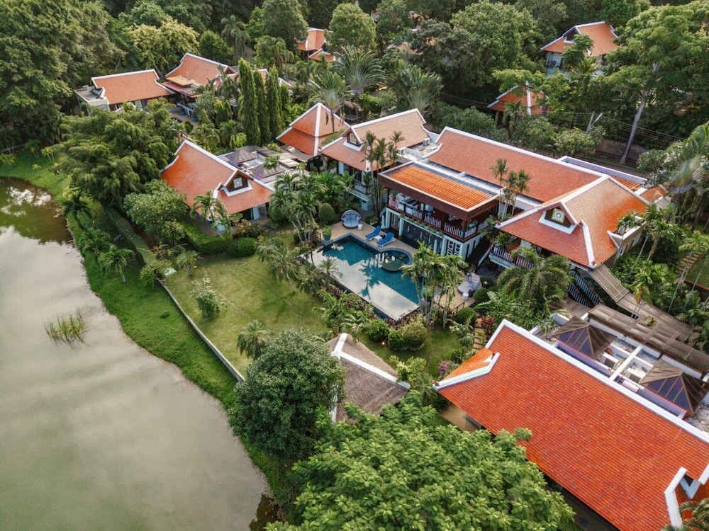 Famous Baan Bua Luxury Estate V238