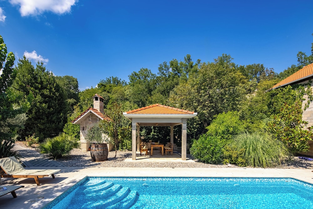 Holiday Home Ljubica With Pool
