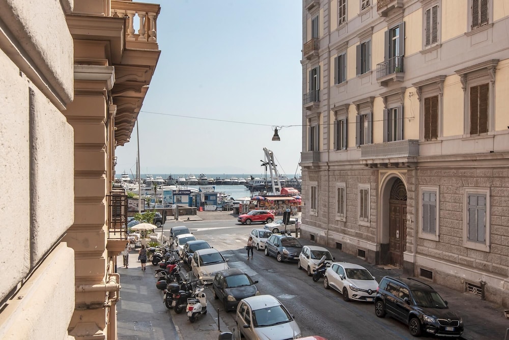 Napul 19 - Doppia A en Naples — other