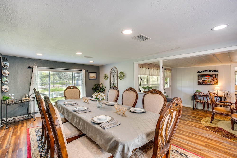 Grapeland Farm Retreat w/ Pool, Grill Fire Pit - Property Image 1