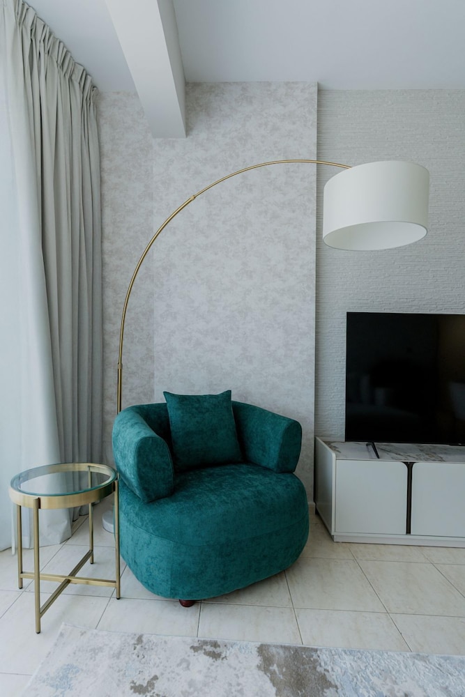 Iconic 2BR in Skycourt Dubailand