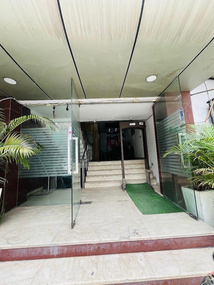 Roomshala Hotel Lee Grand