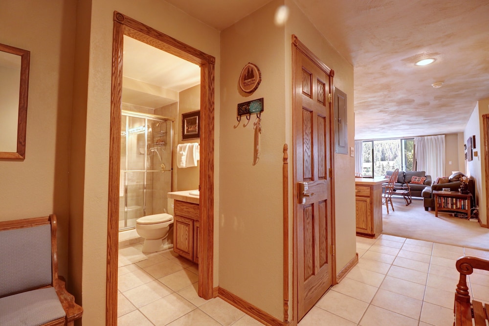 Sb102 Snowbridge 2br 2ba 3 Bedroom Condo by RedAwning view 4