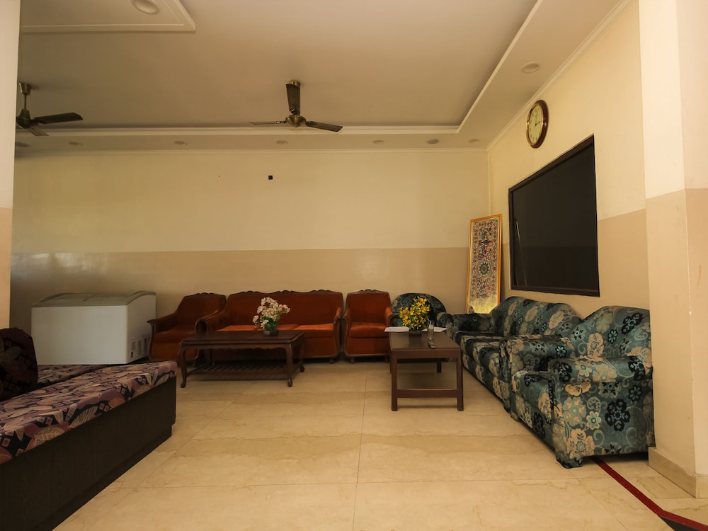 OYO 26596 Hotel Ambika view 4