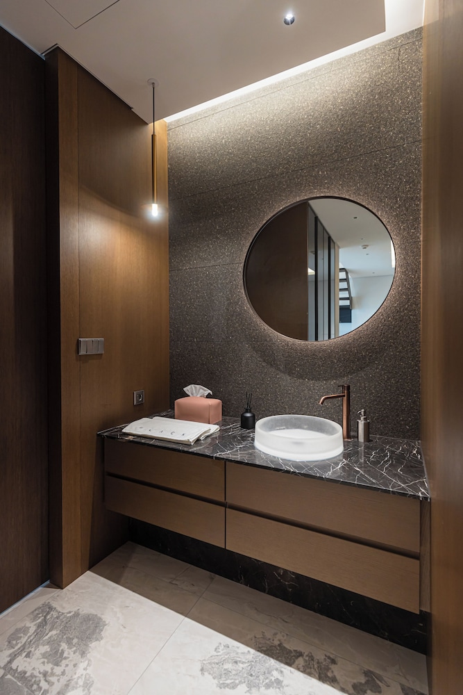 Caelum Black Gangnam Luxury Apt