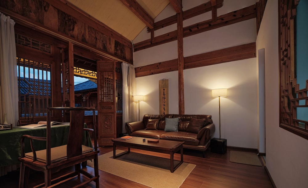 Shaxi Ancient Town Chang Le Li Chinese Courtyard Hotel