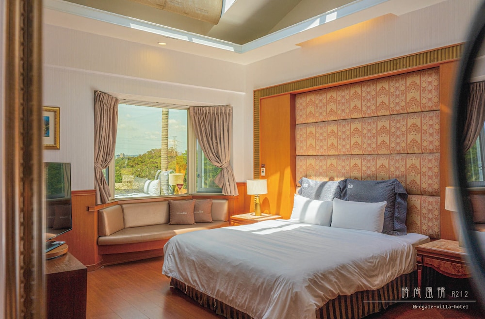 Regale Villa Hotel
