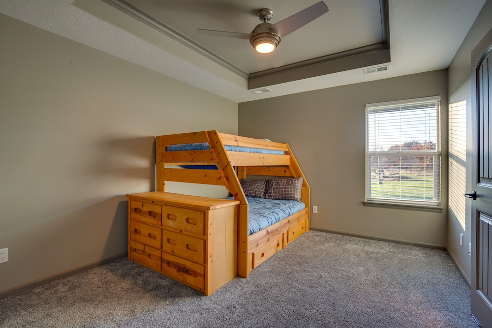 Luxe Missouri Getaway w/ Hot Tub Fire Pit! - Property Image 33
