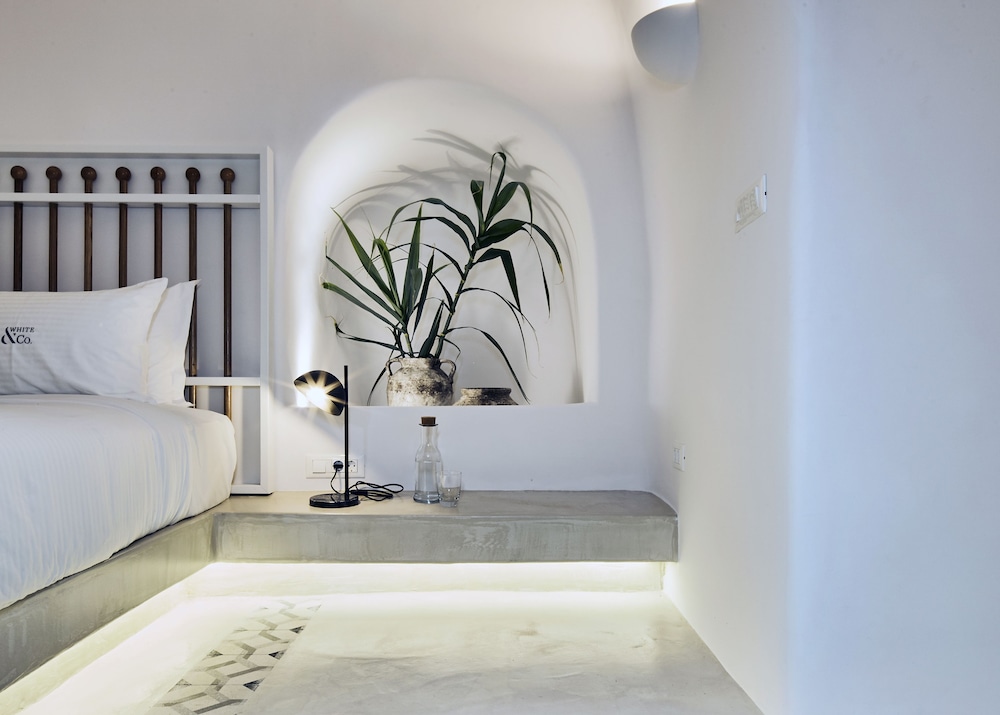 White and Co. La Torre Suites