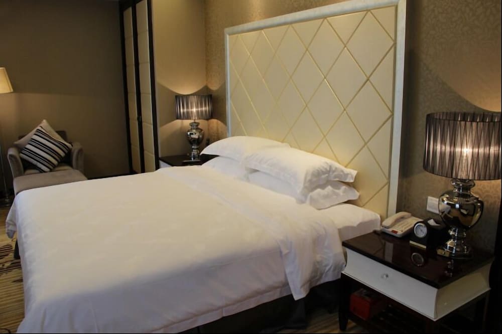 Country Garden Phoenix Hotel Yunfu