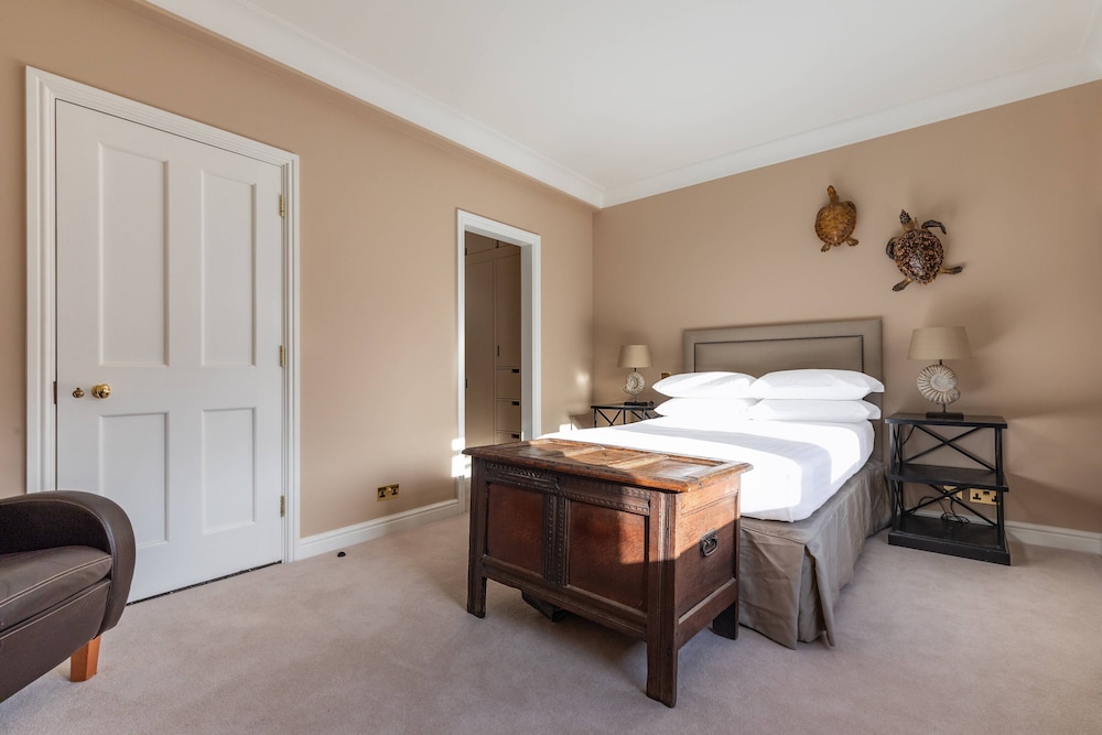 Earl's Court Square XI by Onefinestay
