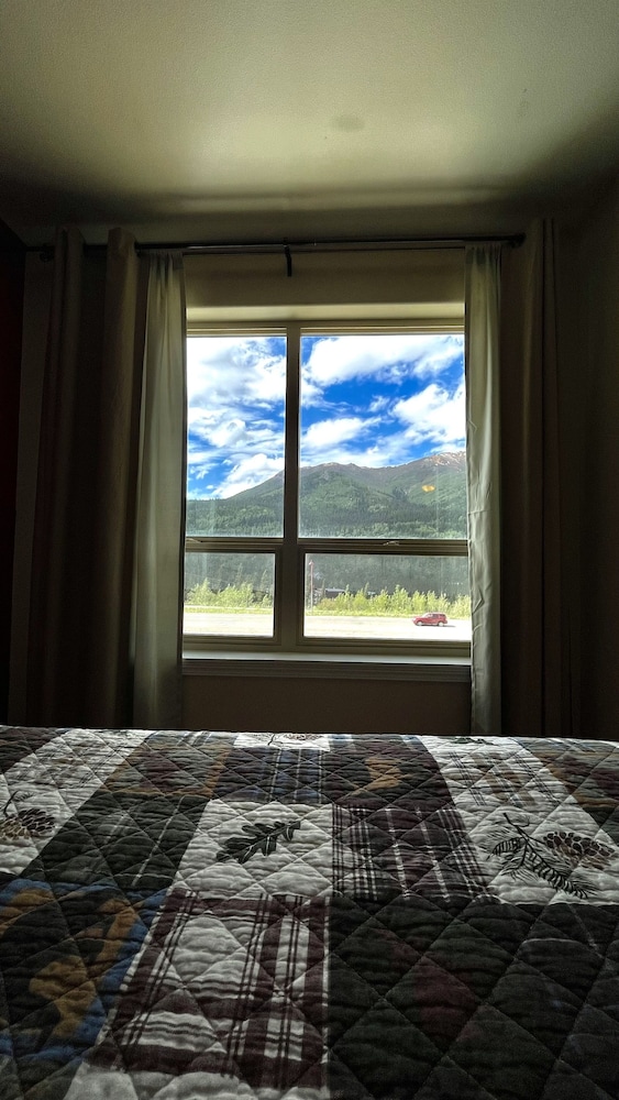 Denali Rainbow Village RV Park and Motel