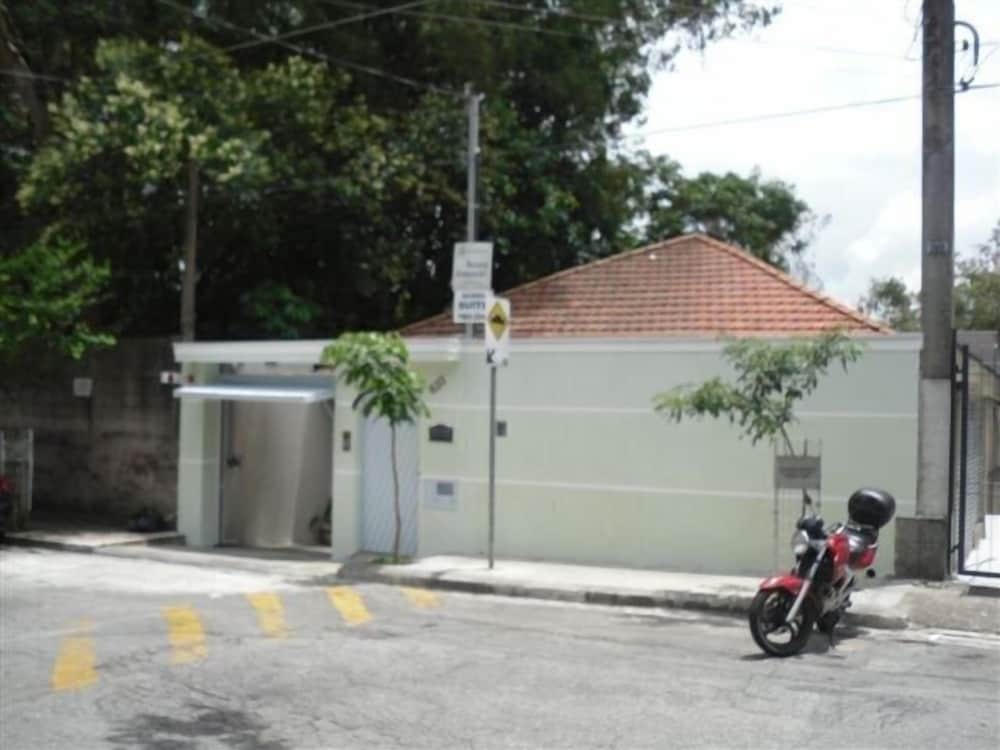 Casa Jardim Studios
