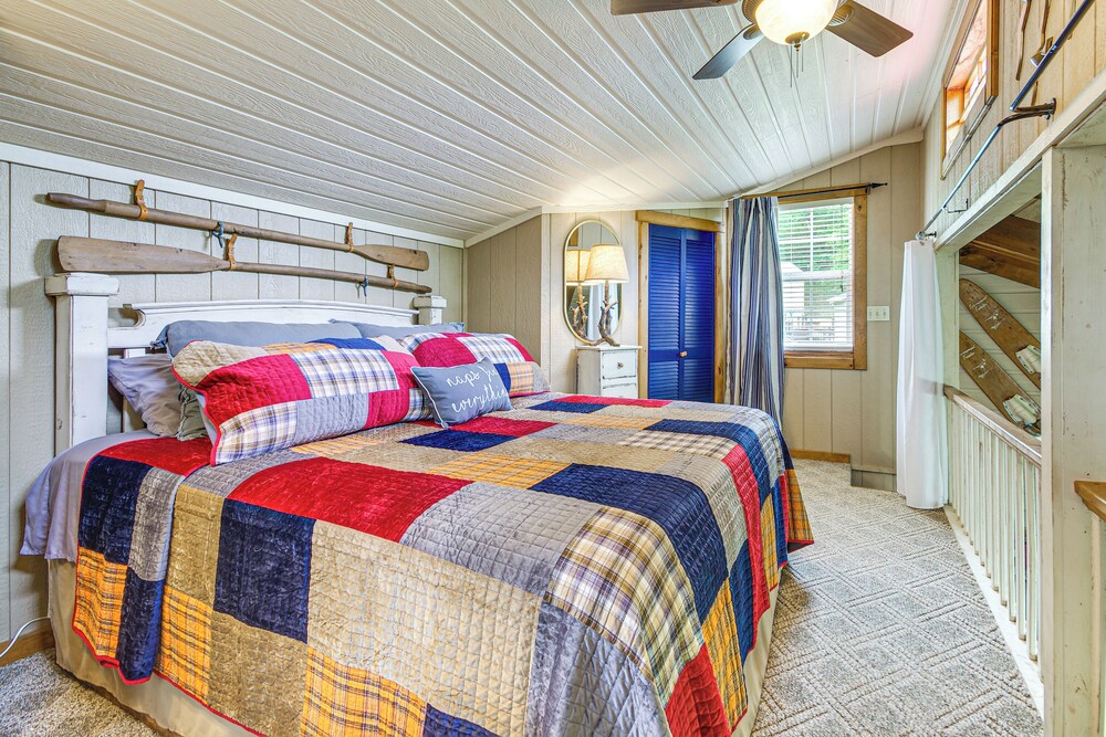 Hike, Swim & Fish: Lakefront Cabin in Roach!
