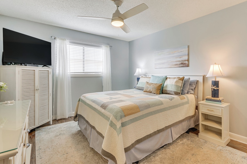 'wright by the Beach': Hilton Head Condo w/ Perks