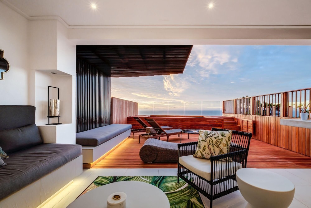 Stylish Holiday Apartment w Private Pool 180 Views Malibu view 3