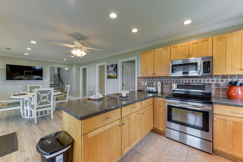 'island Point Cottage' on Lake Norman With Porch! view 3