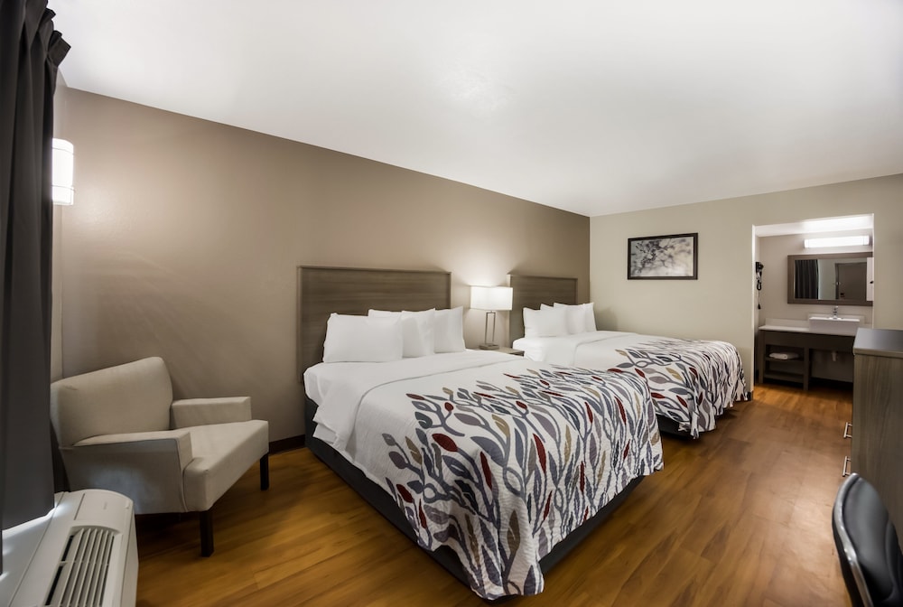 Thomasville Vacations - Red Roof Inn  Suites Thomasville - Property Image 18