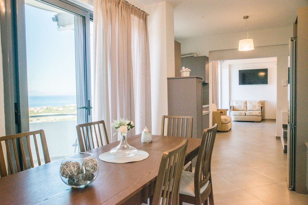 Onar Zin Seabliss - Penelope Poolside Getaway