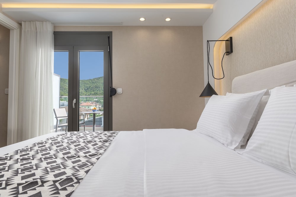 Alpe Luxury Accommodation view 4
