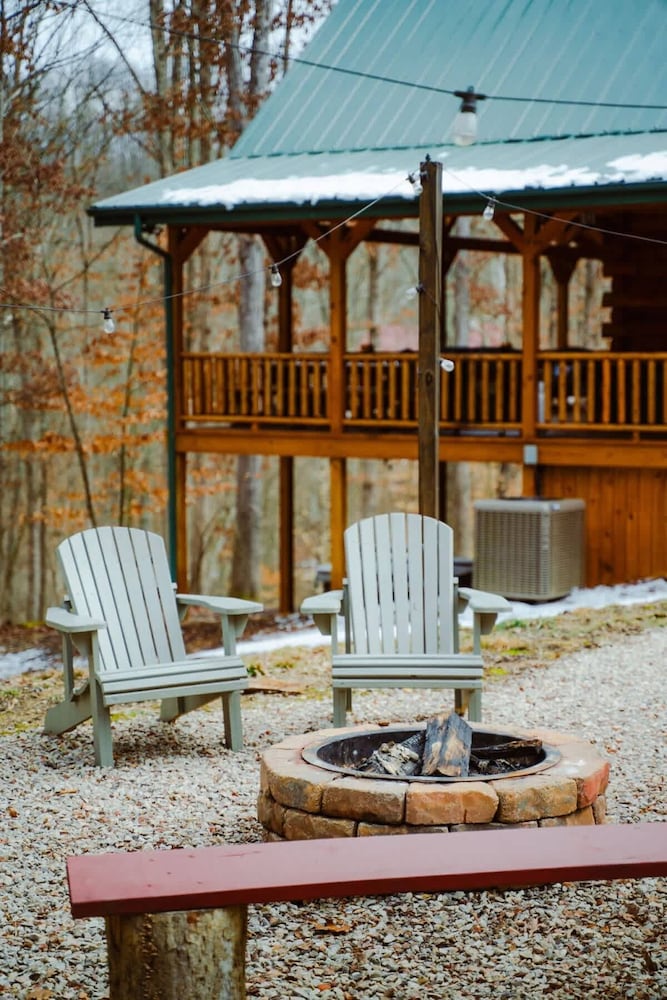 Sleeps 16! Luxury Cabin With Game Room & Hot Tub