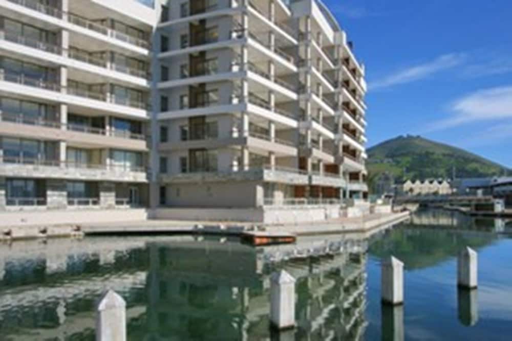 702 Canal Quays