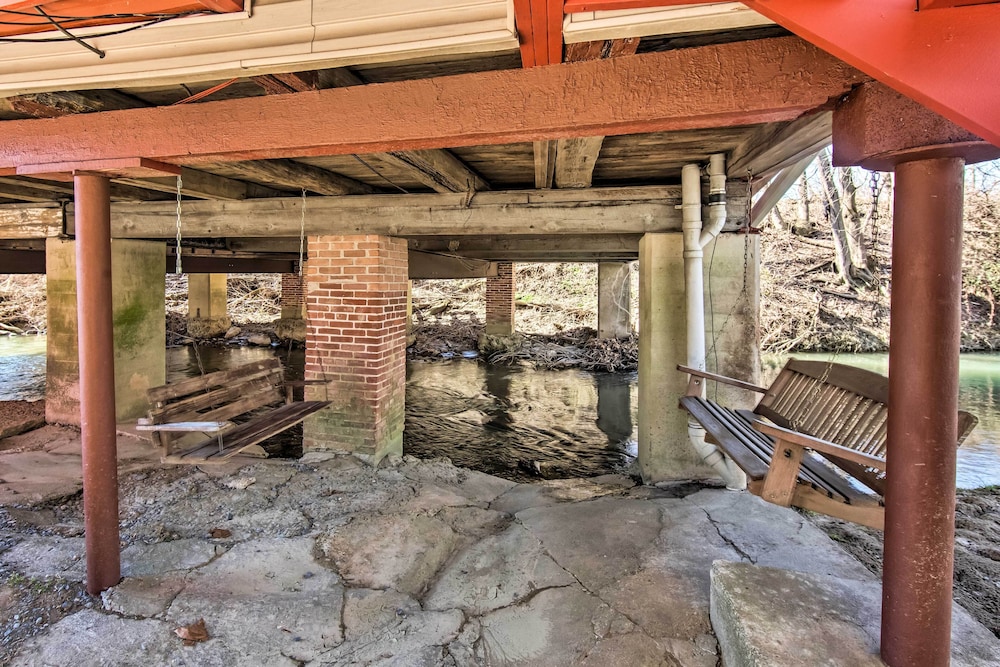 Creek Access & Deck: Runningwater Lancaster Gem view 5