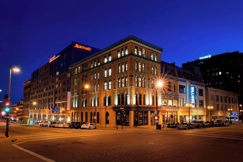 Hotel Marriott Milwaukee Downtown - Image 1