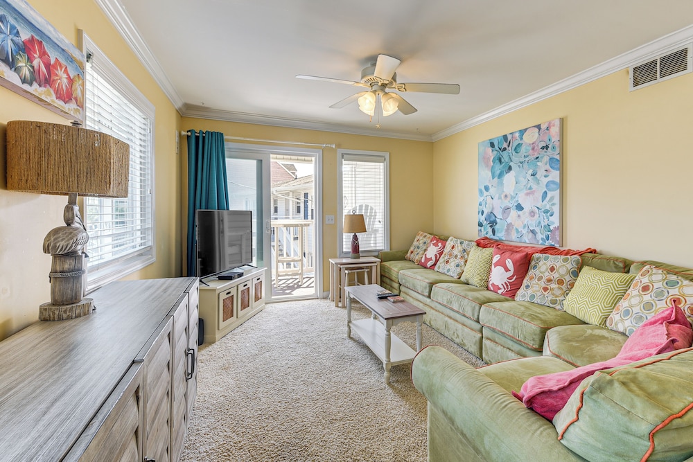 Steps to Beach: NMB Condo w/ Balcony & Pool Access