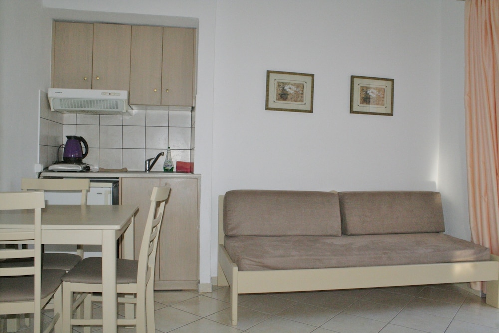 Flisvos Rooms