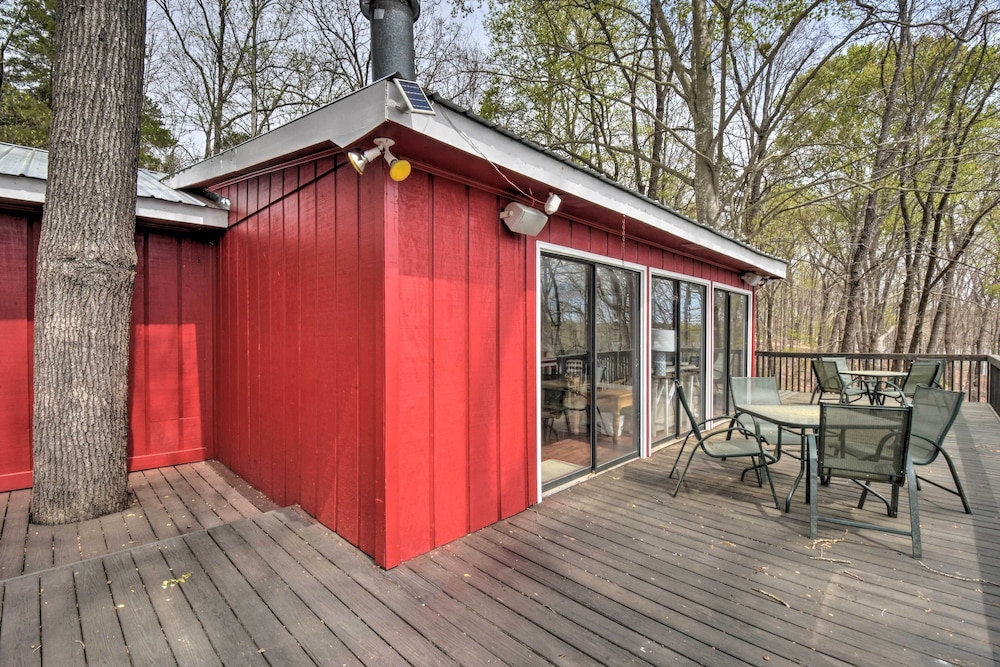 Lakefront Lavonia Cottage w/ 2-story Dock! - Property Image 1