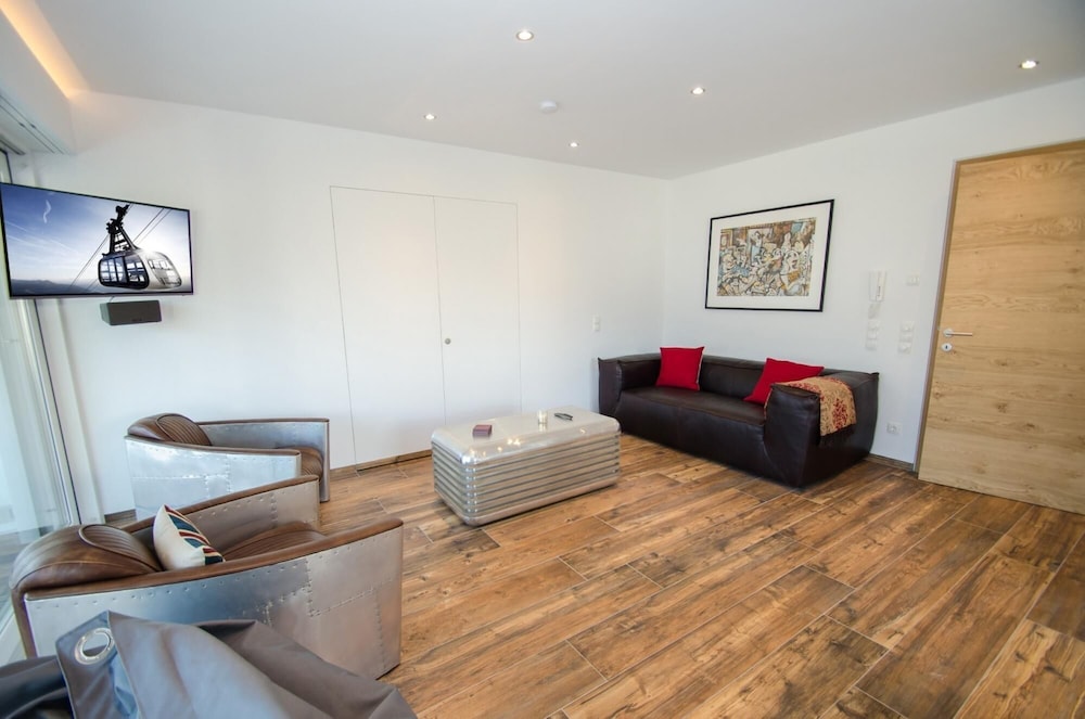 Superb Alpine Lodges Zell am See 4pax
