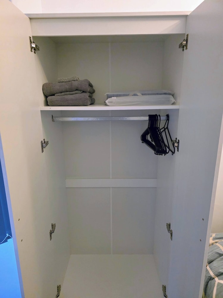3 Bed Home Free Wifi & Netflix Central Location
