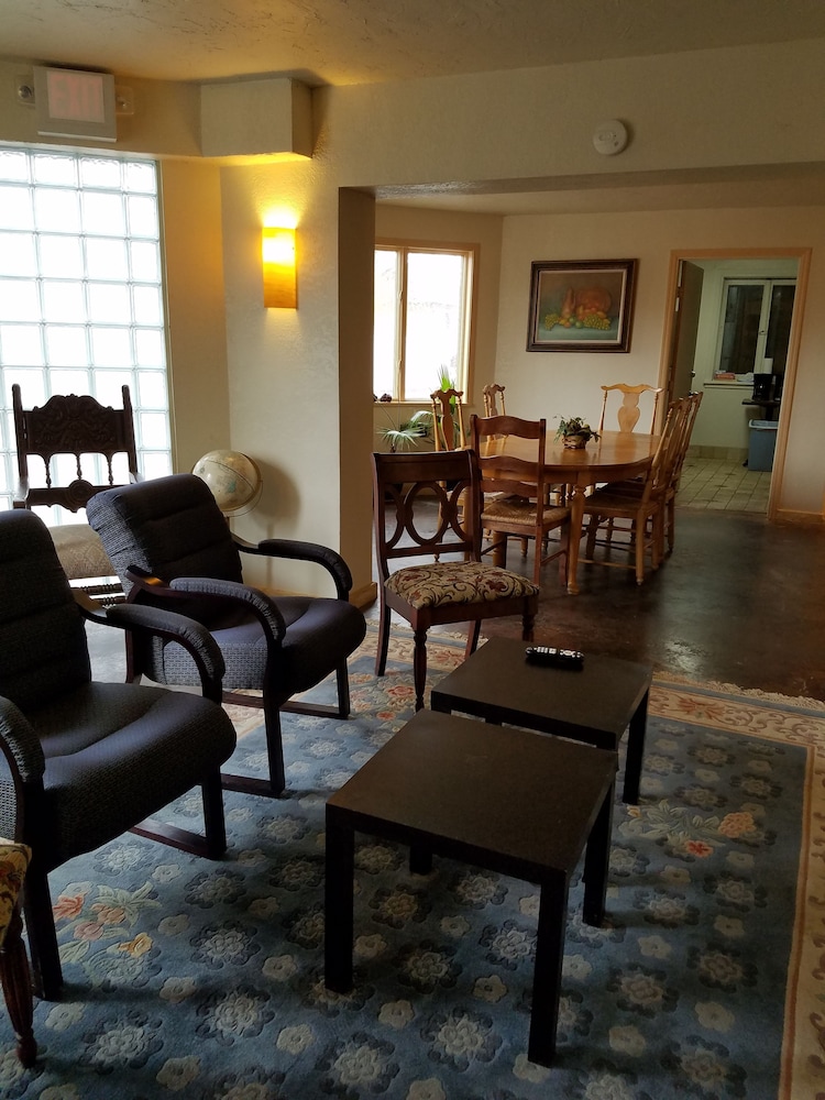 Dickinson Vacations - 1026 Oasis Inn - Property Image 2