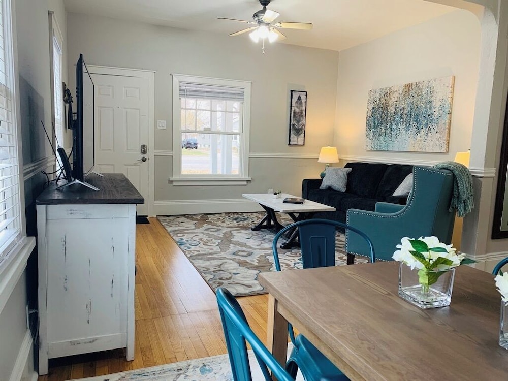 The Bungalow Retreat by UNC - Free Bikes!